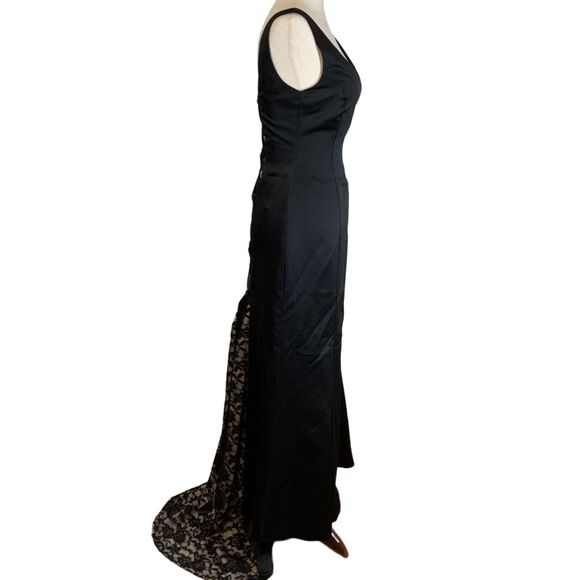 FLIP Elegant Black Formal Gown With Lace Back & Train - Size 3/4 - Picture 3 of 8